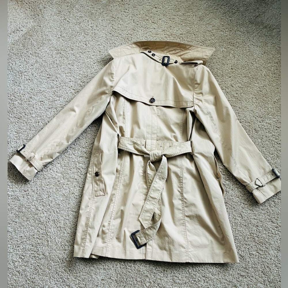 Banana Republic Classic Trench Coat, tan, size M. - Picture 3 of 6